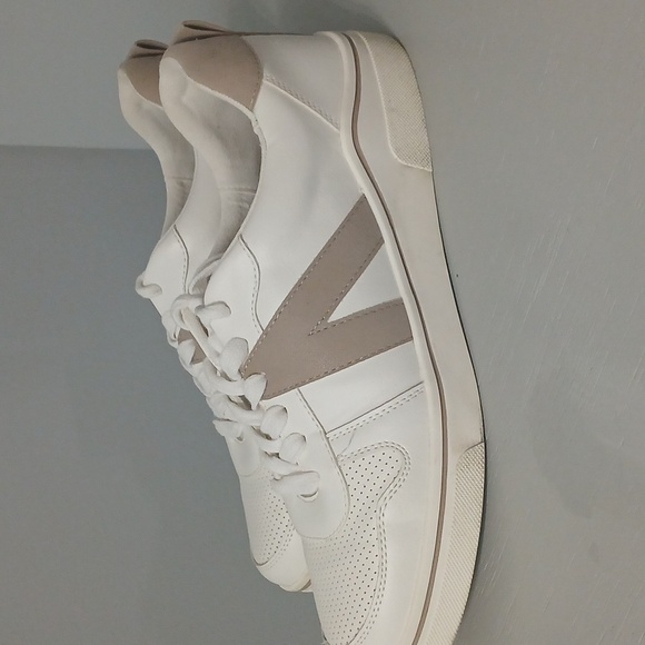 MIA, White and Tan Sneakers, pre-owned, Sz 8.5 - Picture 3 of 6